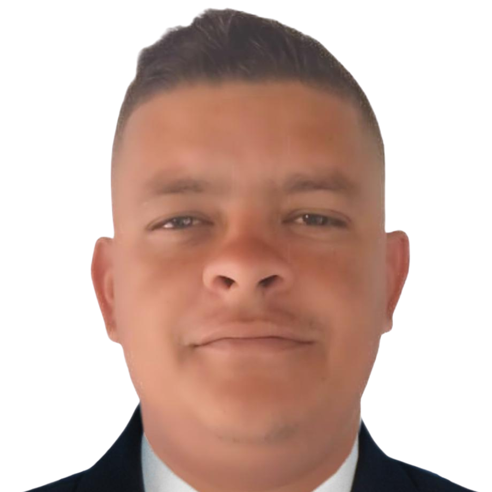 Ali Castillo operador de entrega de Agua Pura Vida servicio de distribución de agua potable